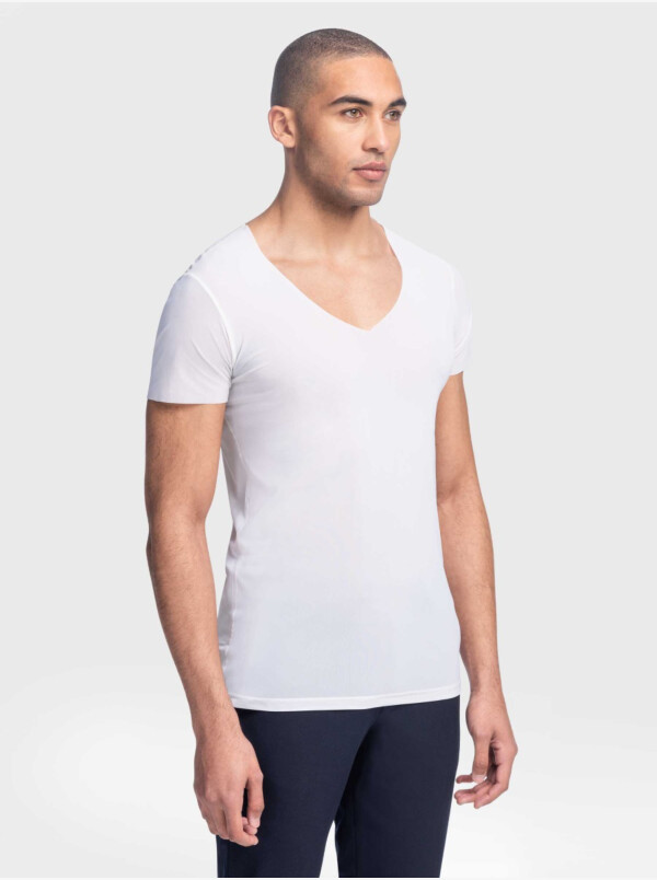 Ultra Light and white long men's T-shirt Hanoi, with medium v-neck and a slim fit by Girav